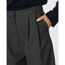 Neo Noir Nika Structure Shorts Dark Grey